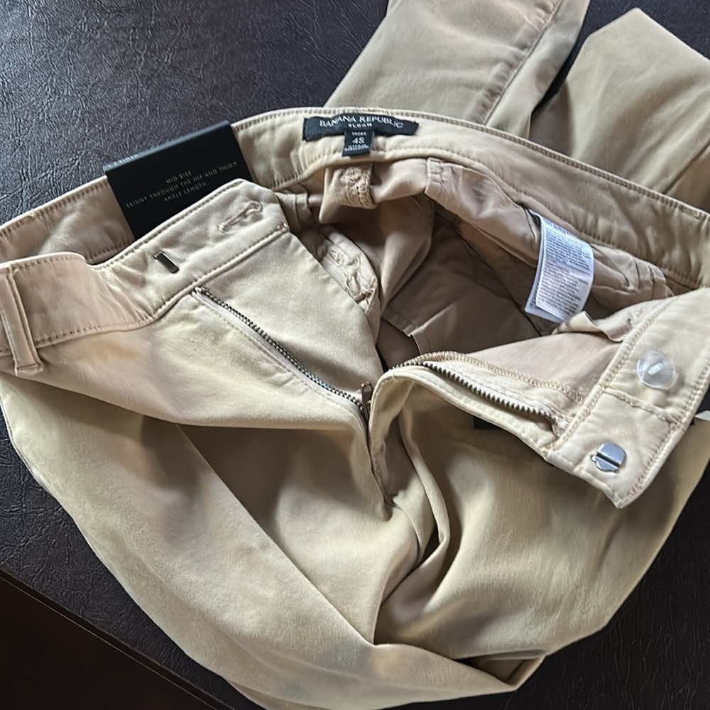Women’s Banana Republic Tan 4-Short Side and Back Pockets Chino Stretch Pants - Picture 4 of 11